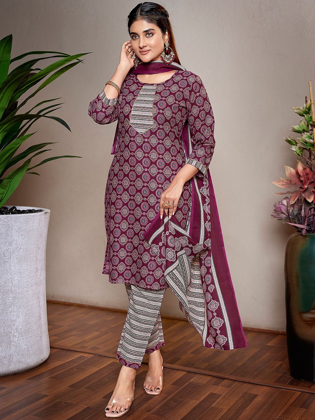 

Royal Export Floral Printed Straight Kurta with Trousers & Dupatta, Purple