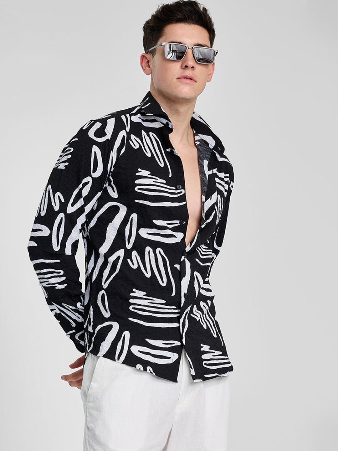 

Snitch Men Smart Spread Collar Abstract Printed Casual Shirt, Black