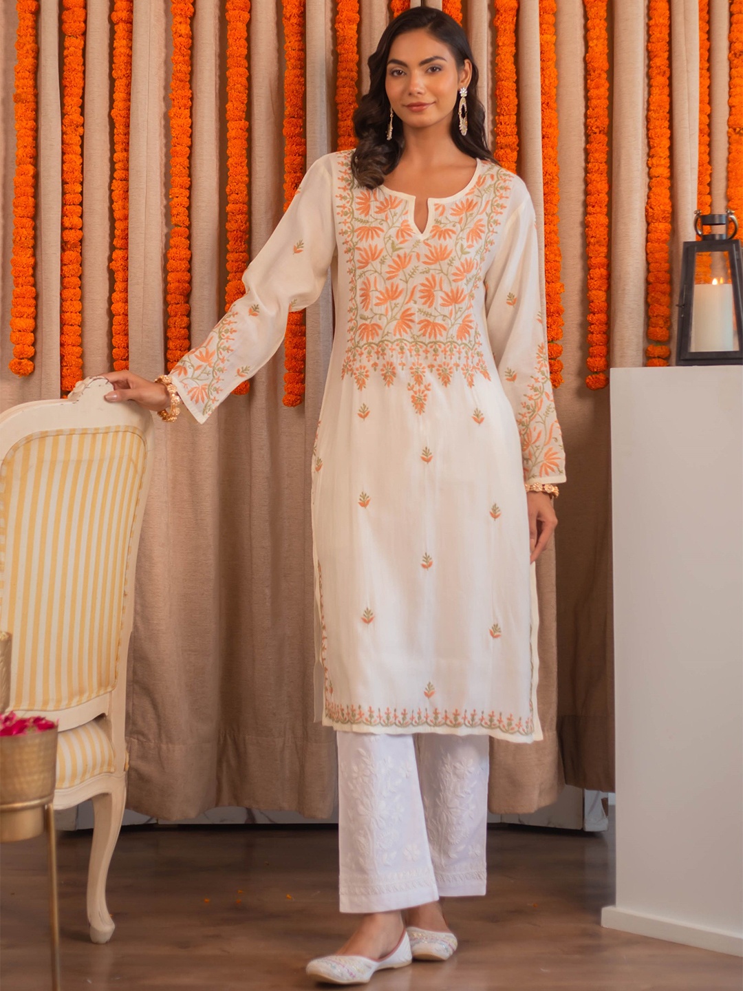

HOUSE OF KARI Floral Embroidered Chikankari Silk Straight Kurta, Off white