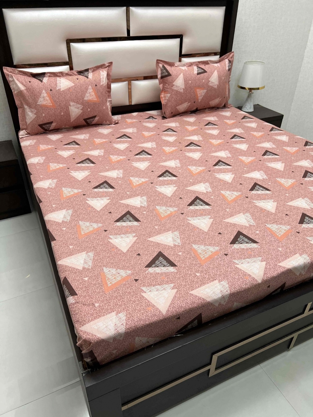 

Pure Decor Brown Printed Pure Cotton 210 TC Queen Bedsheet Set 2.29 m x 2.55 m