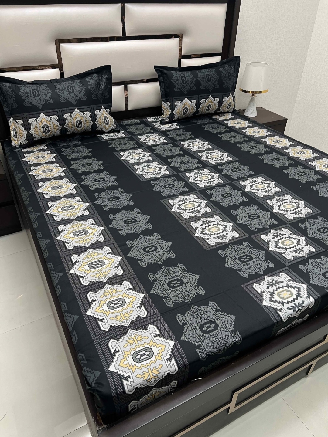 

Pure Decor Passion Fur Black Printed Pure Cotton 200 TC Queen Bedsheet Set 2.27 m x 2.53 m
