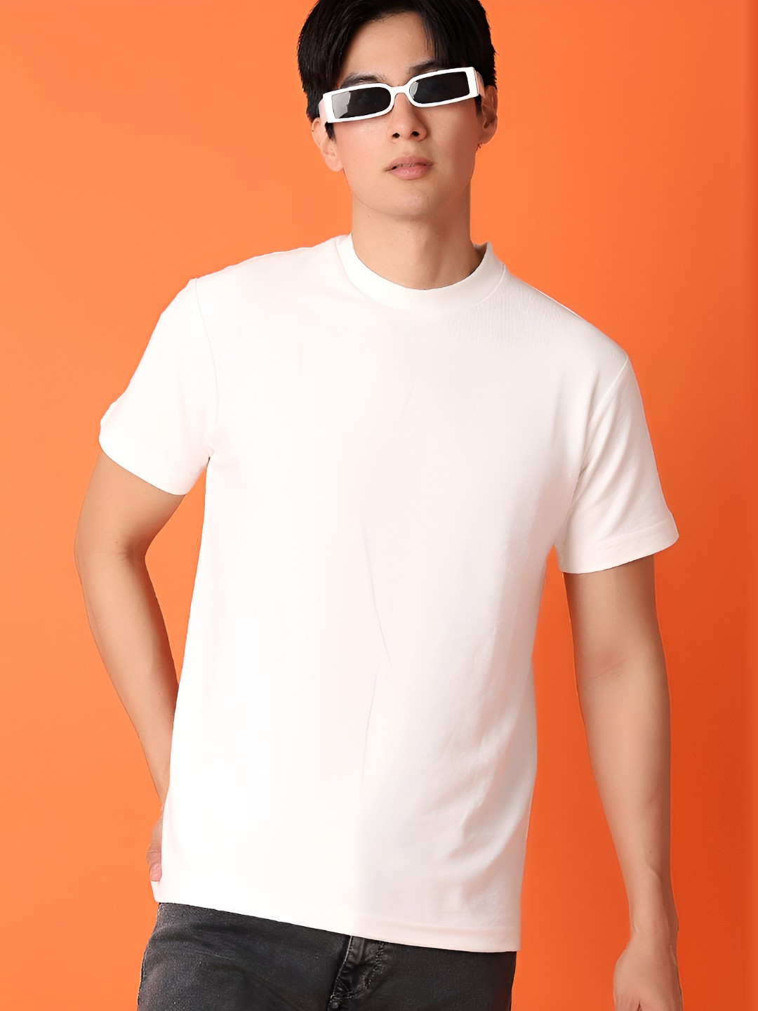 

V-Mart Men Solid Round Neck Cotton T-shirt, White