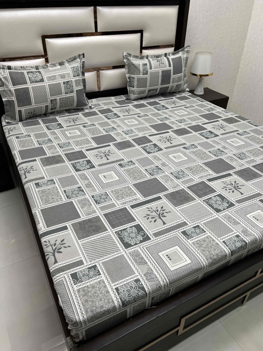 

Pure Decor Passion Grey Printed Pure Cotton 330 TC Queen Bedsheet Set 2.29 m x 2.52 m