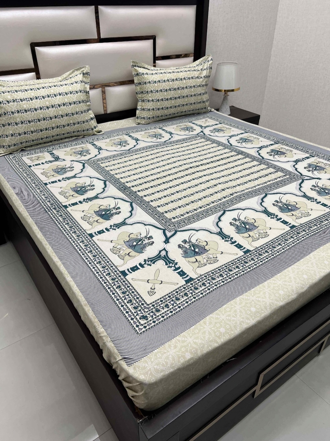 

Pure Decor Cotton King Size Double Bedsheet With 2 Pillow Covers 2.74m X 2.74m, Green