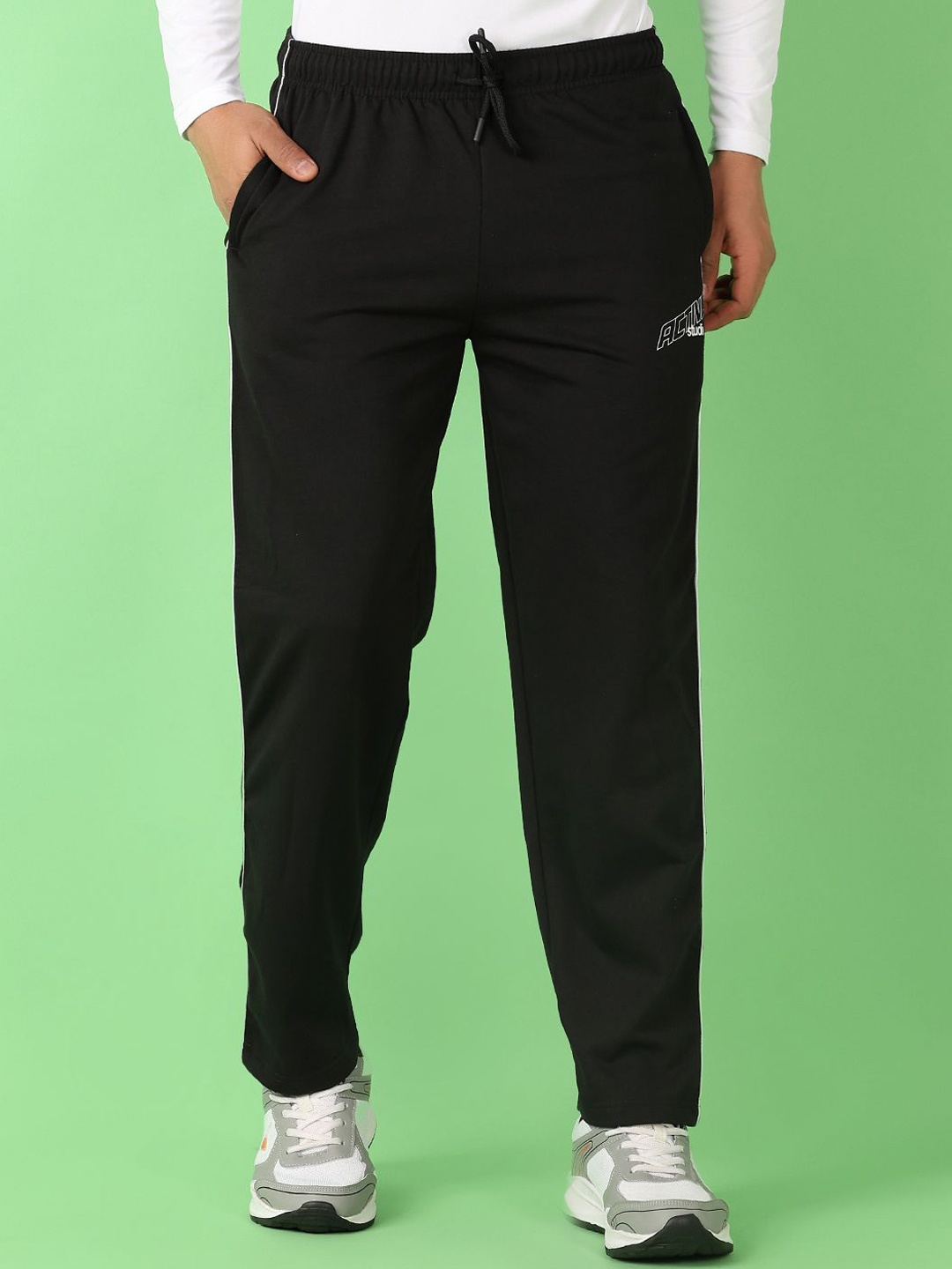 

V-Mart Men Mid-Rise Cotton Track Pant, Black