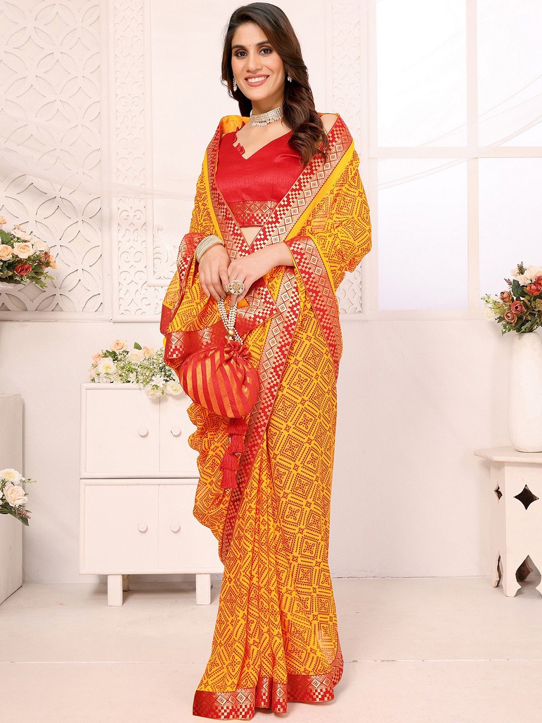 

KALINI Printed Zari Saree, Yellow