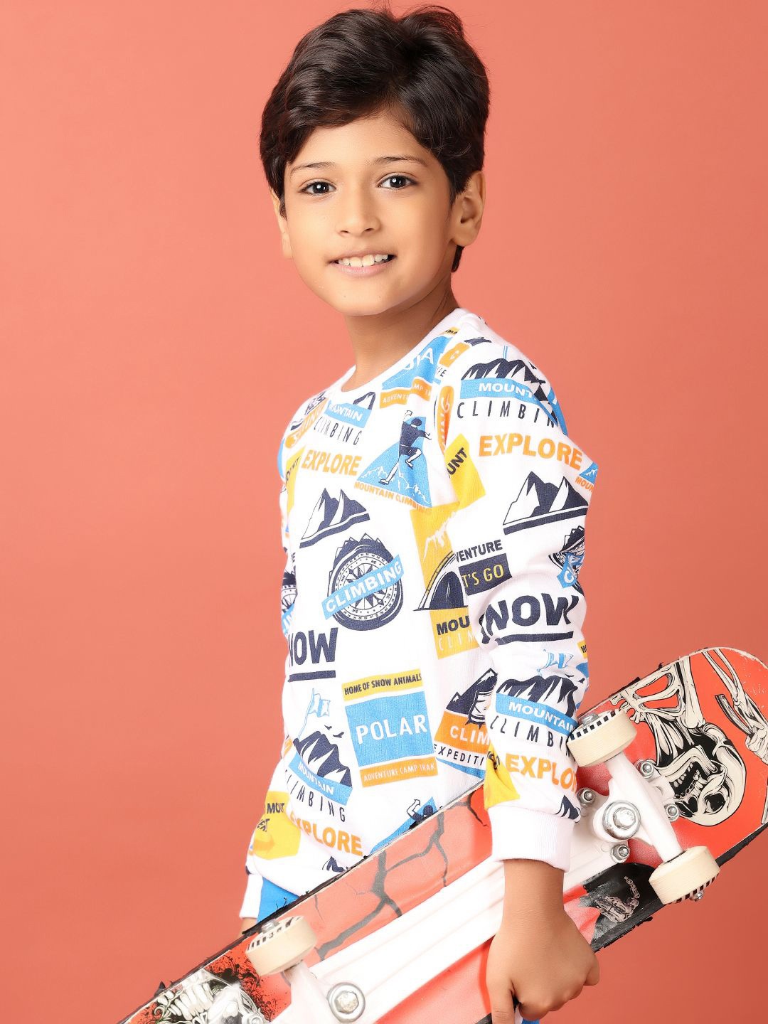 

V-Mart Boys Graphic Printed Casual T-shirt With Trousers, White