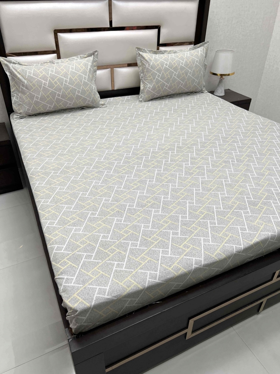 

Pure Decor Passion Grey Printed Pure Cotton 220 TC Queen Bedsheet Set 2.28 m x 2.55 m