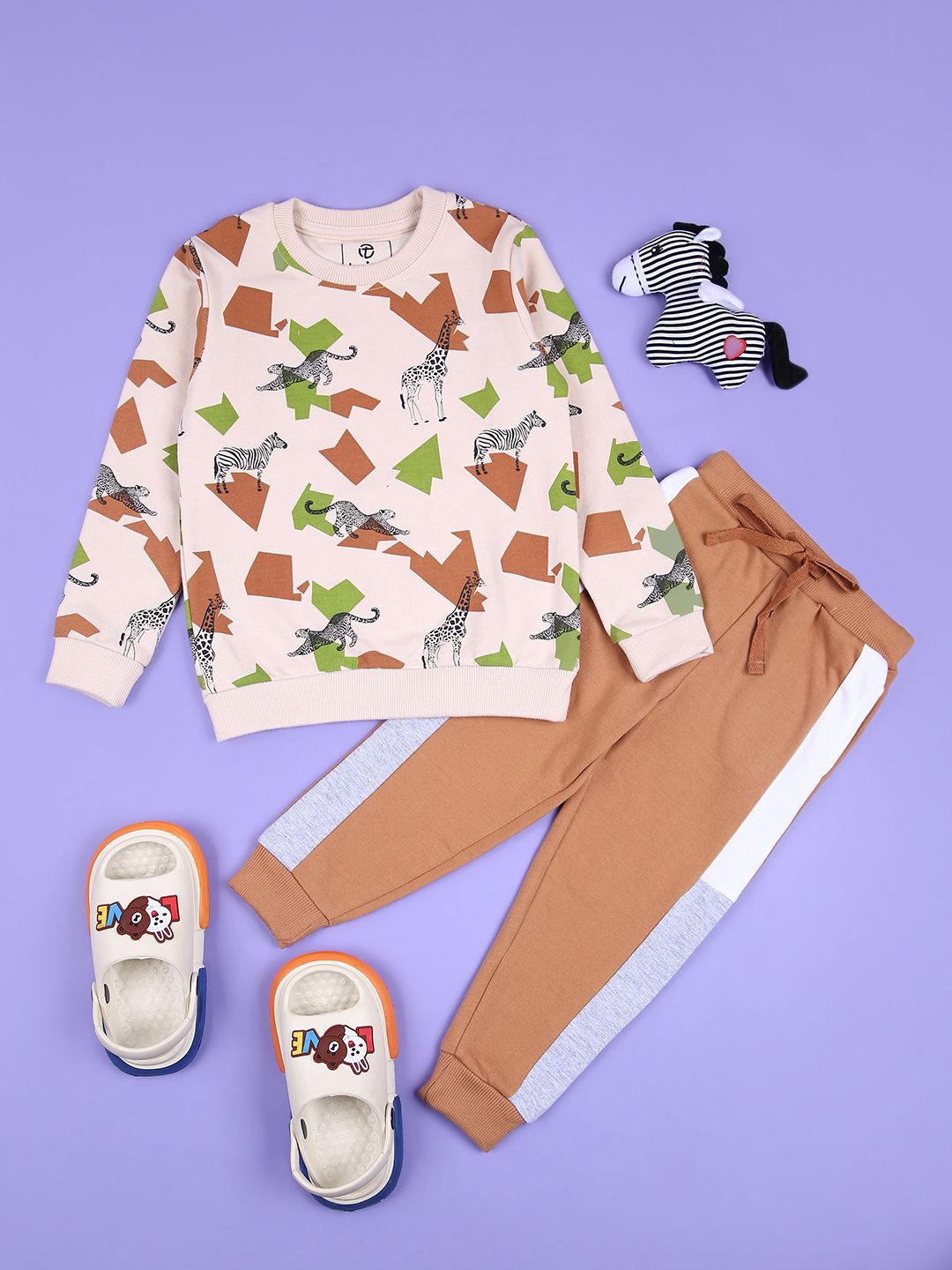 

V-Mart Girls Printed T-shirt With Joggers, Peach