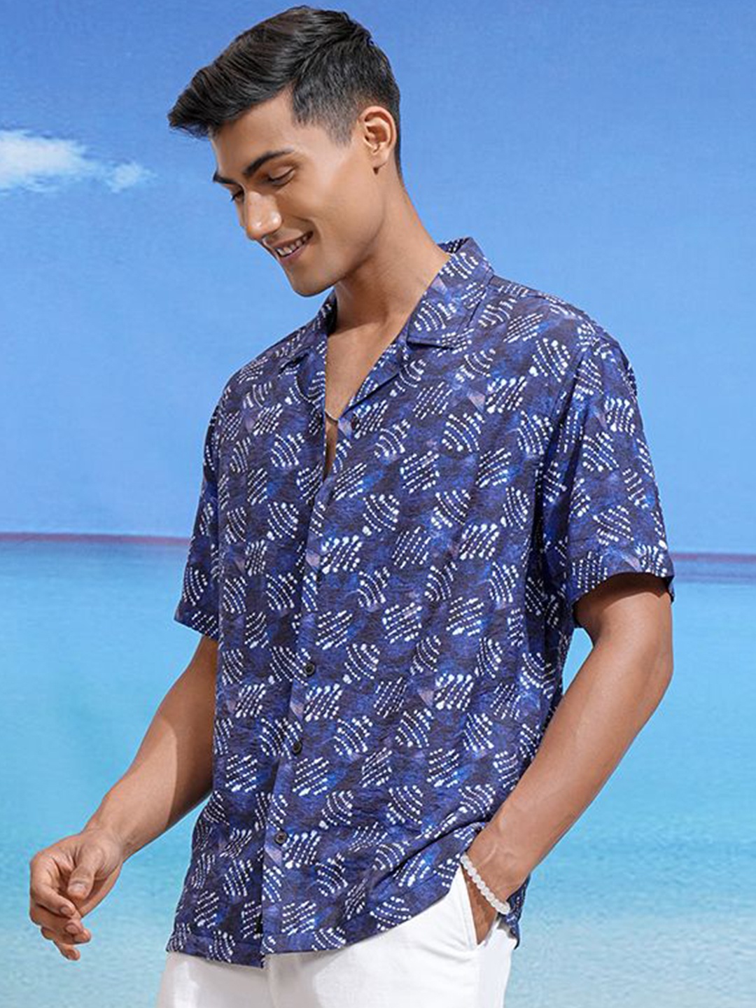 

LOCOMOTIVE Men Cuban Collar Abstract Printed Relaxed Fit Casual Shirt, Navy blue