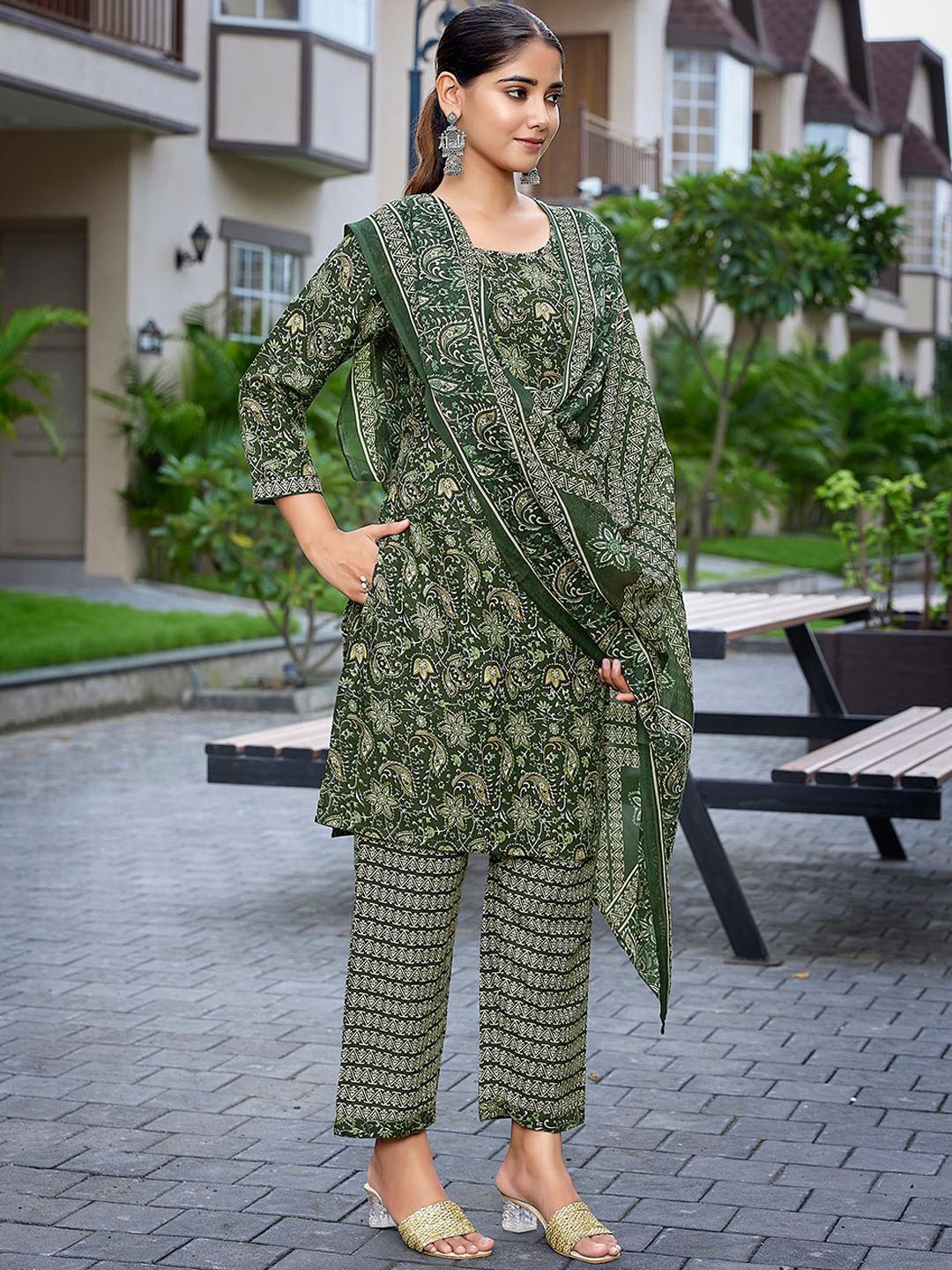 

Royal Export Floral Printed Straight Kurta With Trouser & Dupatta, Green