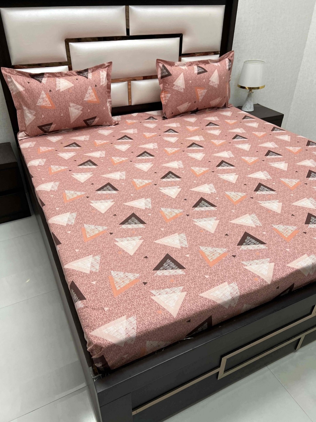 

Pure Decor Passion Brown Geometric 220 TC Pure Cotton Queen Bedsheet-2.28 m x 2.55 m