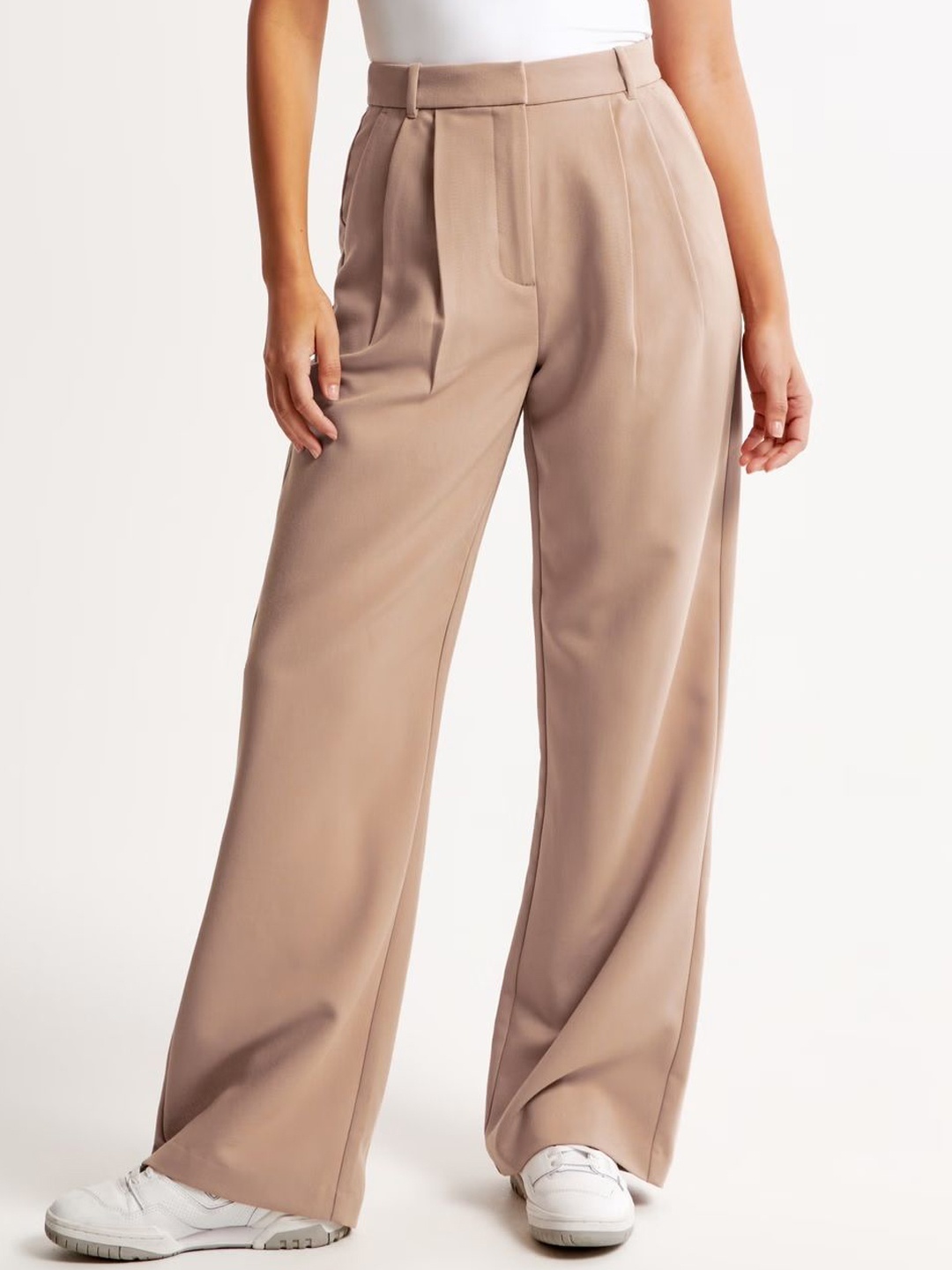 

FNOCKS Women Relaxed High-Rise Stain Resistant Pleated Trouser, Beige