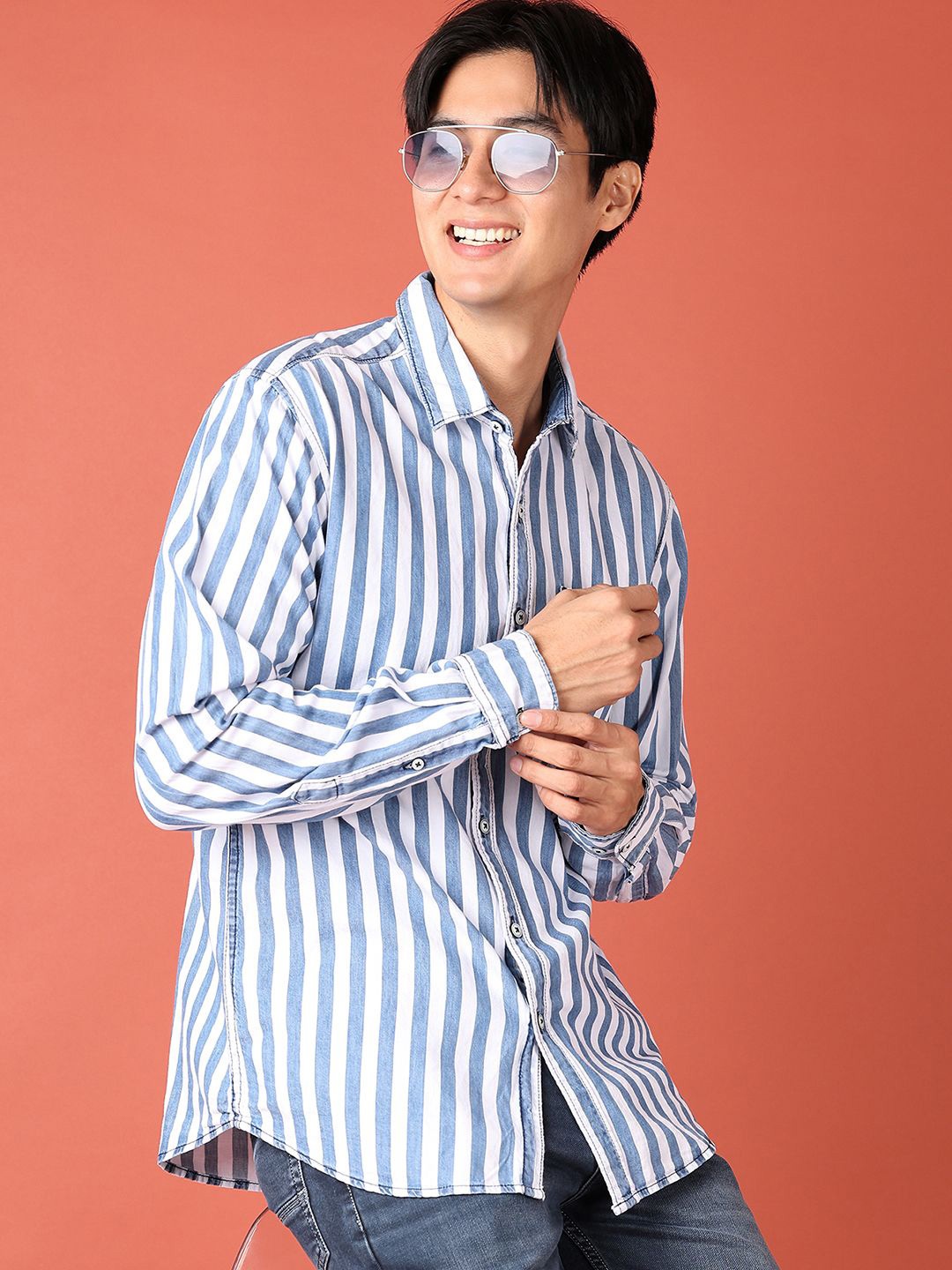 

V-Mart Men Spread Collar Vertical Striped Cotton Casual Shirt, White