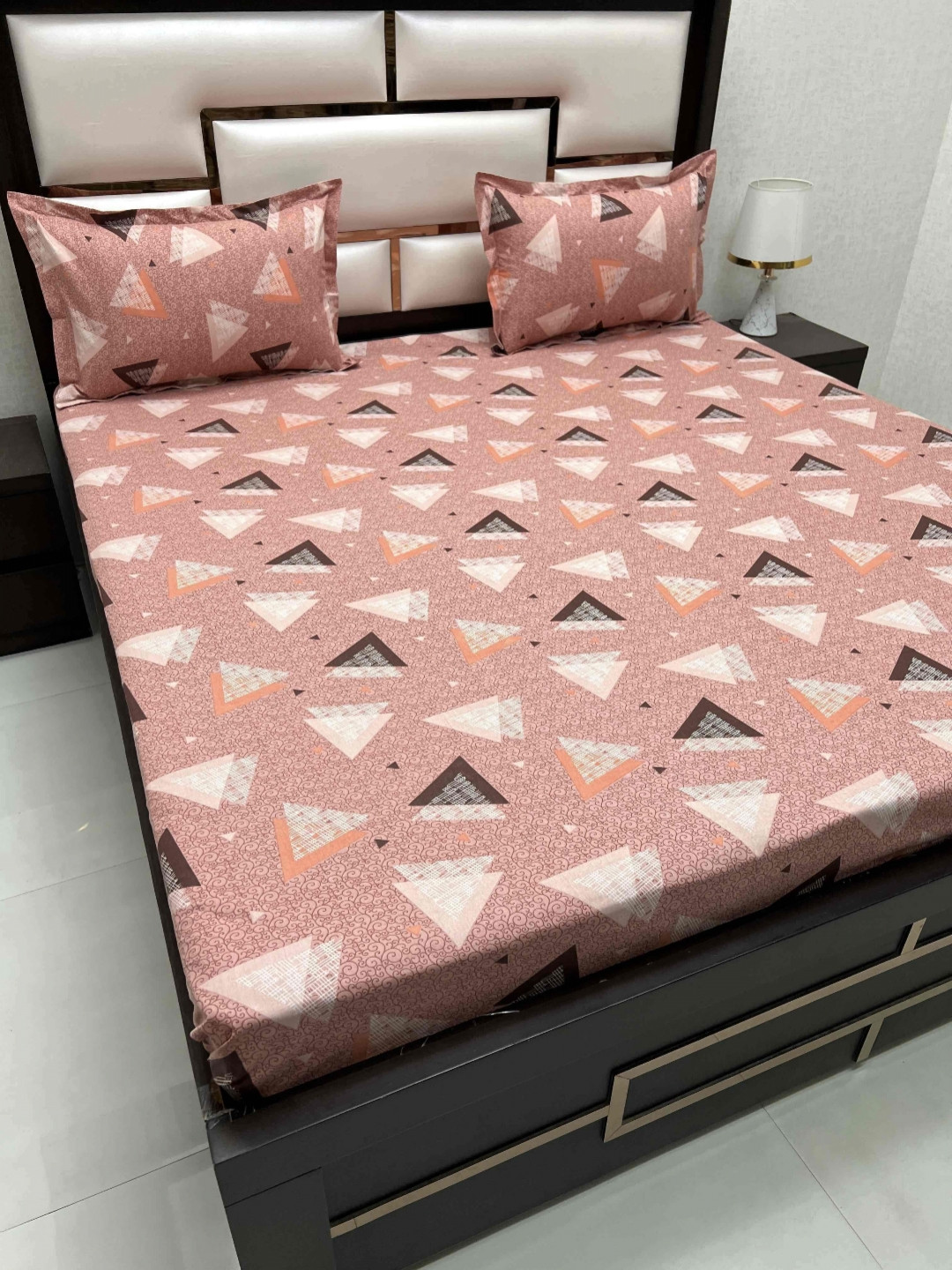 

Pure Decor Passion Brown Geometric Printed Cotton 200 TC Queen Bedsheet Set 2.53 x 2.27m