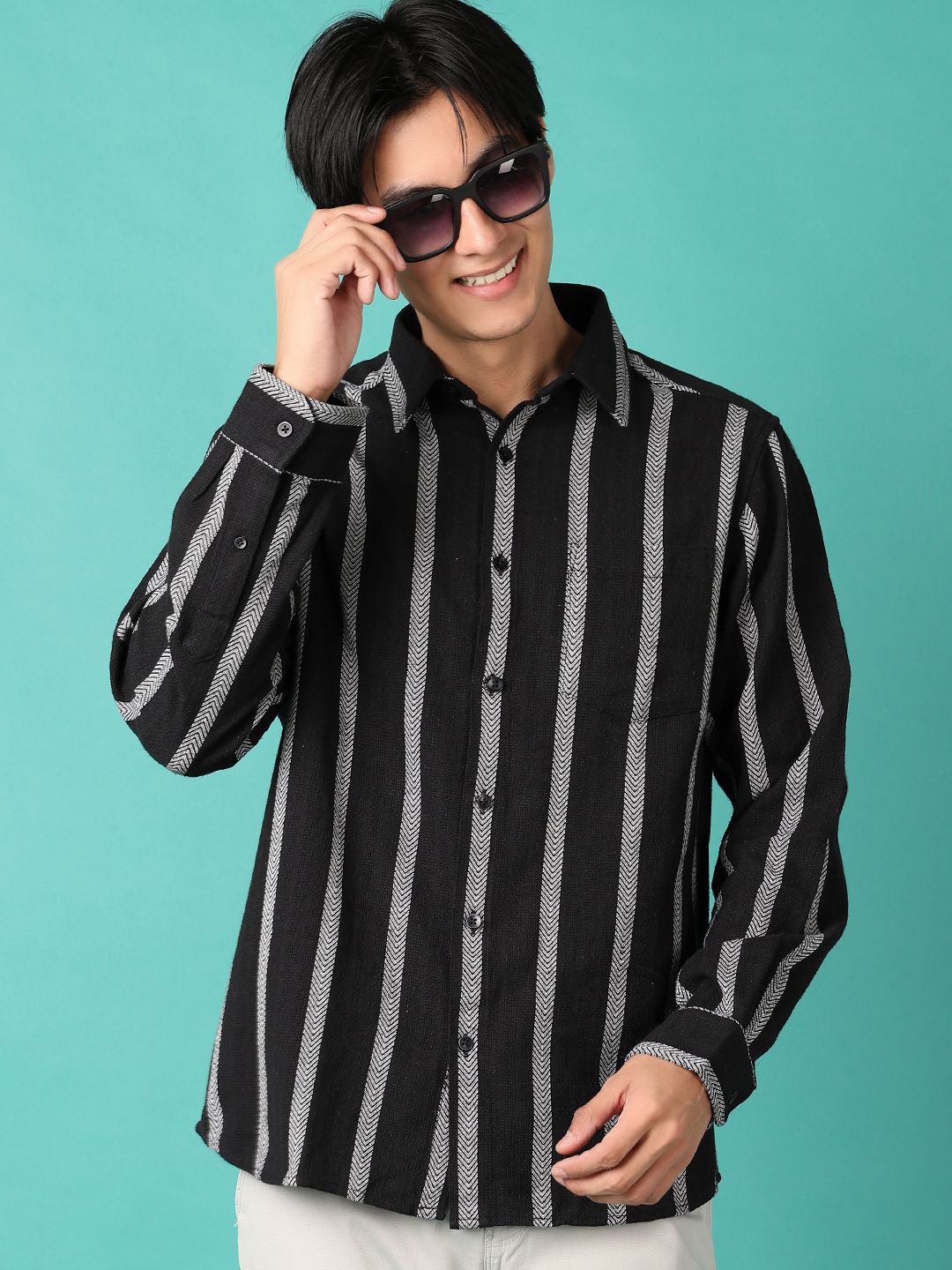 

V-Mart Men Spread Collar Vertical Striped Casual Shirt, Black