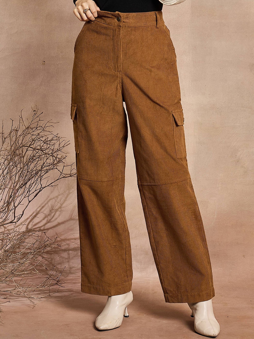 

SASSAFRAS Women Relaxed High-Rise Cargos Trouser, Brown