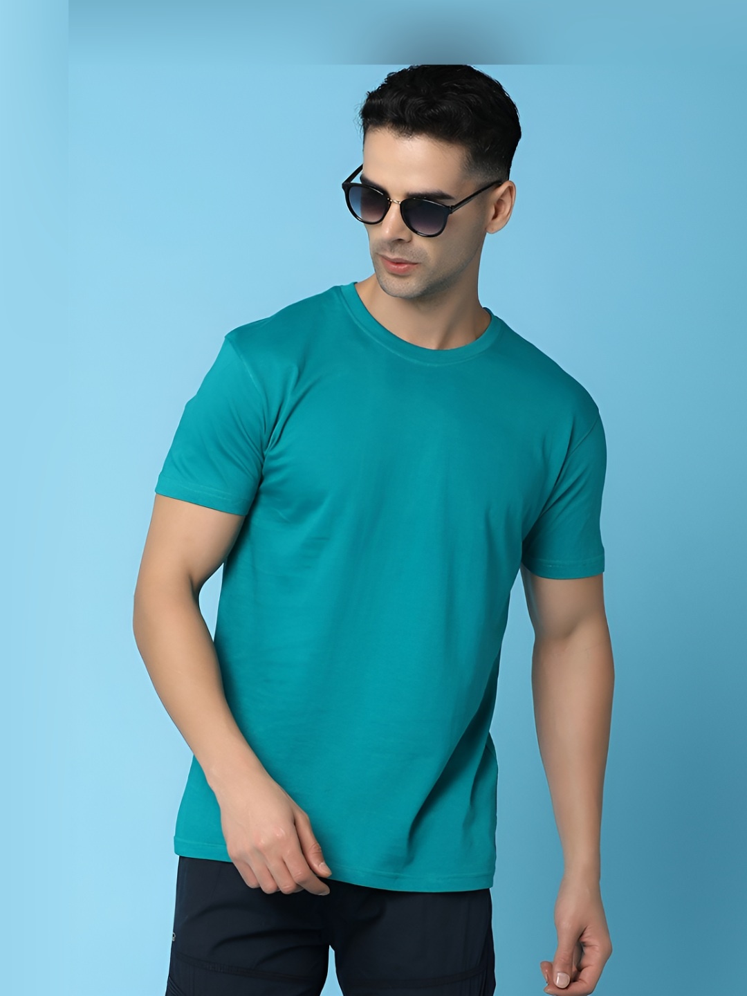 

V-Mart Men Solid Round Neck Cotton T-shirt, Green