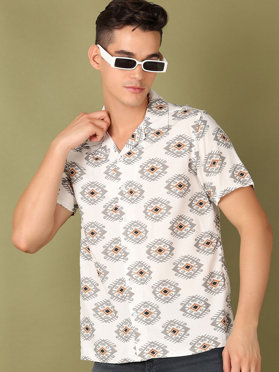 

V-Mart Men Cuban Collar Ethnic Motifs Printed Casual Shirt, Off white