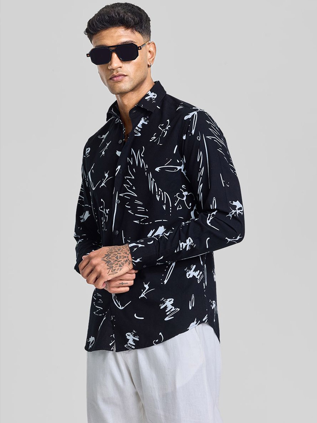 

Snitch Men Smart Spread Collar Abstract Printed Cotton Casual Shirt, Black