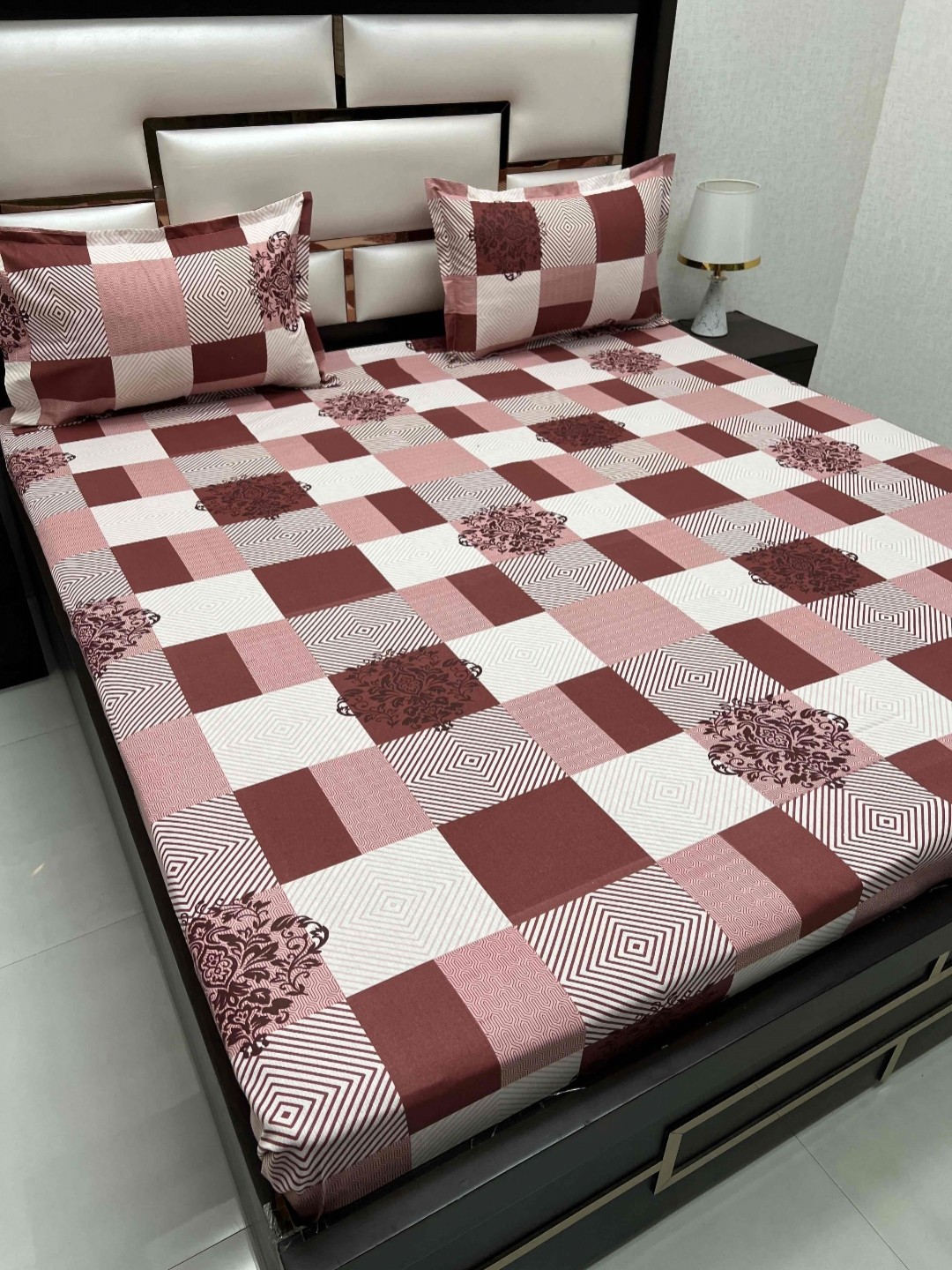 

Pure Decor Passion Maroon Geometric Geometric 350 TC Queen Bedsheet Set 2.52 x 2.28m