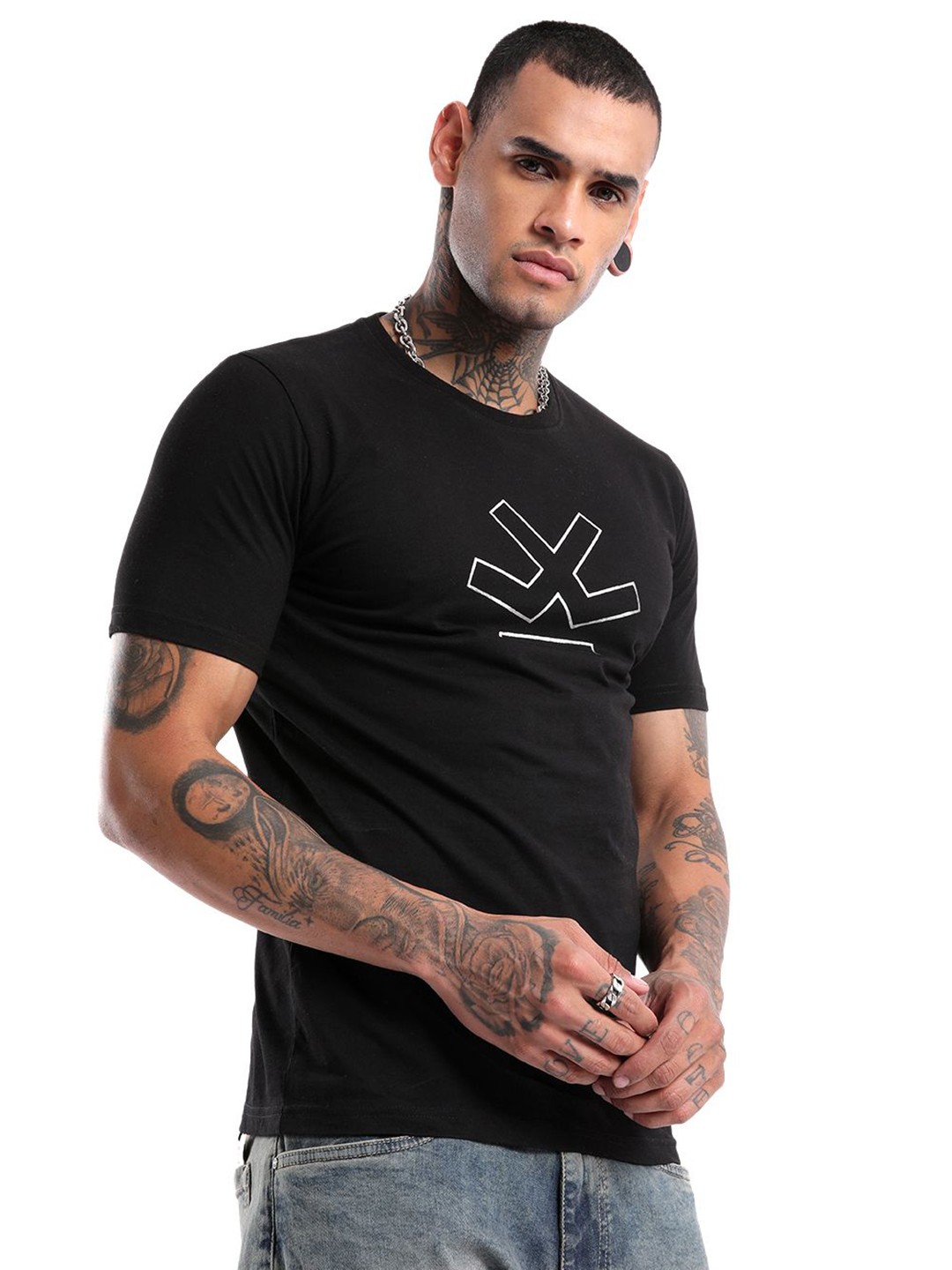 

WROGN Men Solid Round Neck Cotton Slim Fit T-shirt, Black