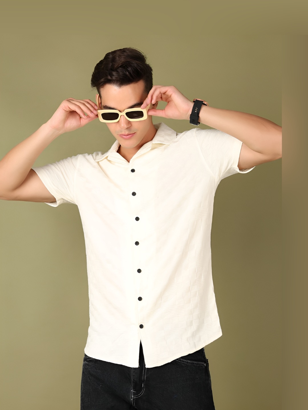 

V-Mart Men Floral Polo Collar T-shirt, Off white