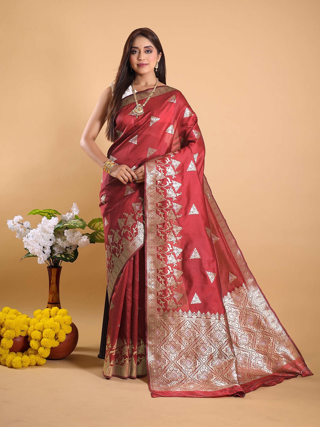 

HEER FASHION Ethnic Motifs Zari Designer Banarasi Saree, Red