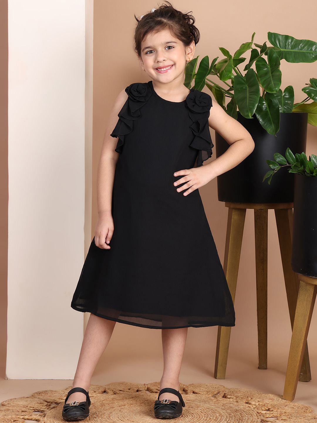 

Baawri Girls Round Neck Fit & Flare Dress, Black