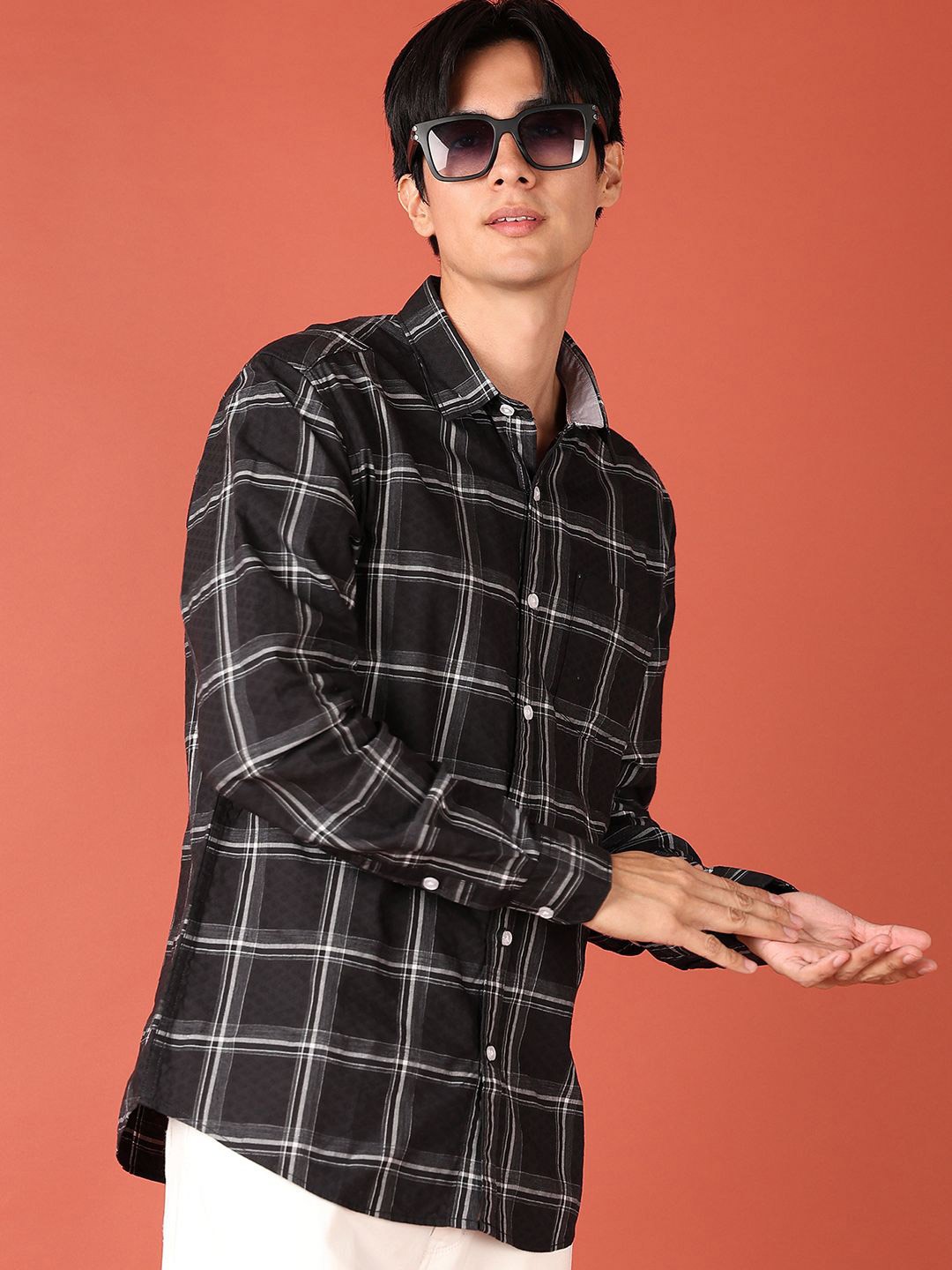 

V-Mart Men Spread Collar Windowpane Checked Casual Shirt, Black