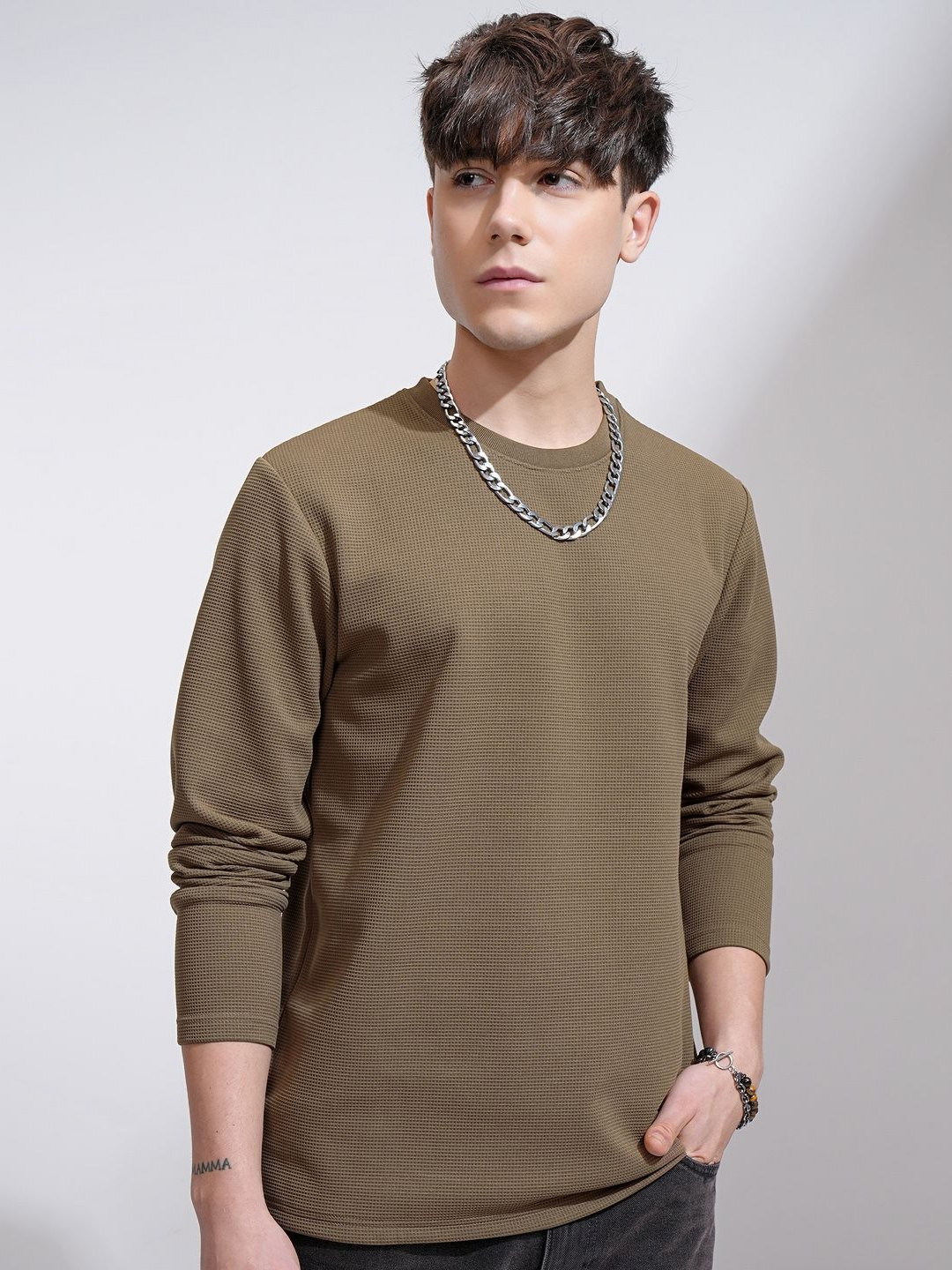

HIGHLANDER Men Self Design Round Neck Relaxed Fit T-shirt, Brown