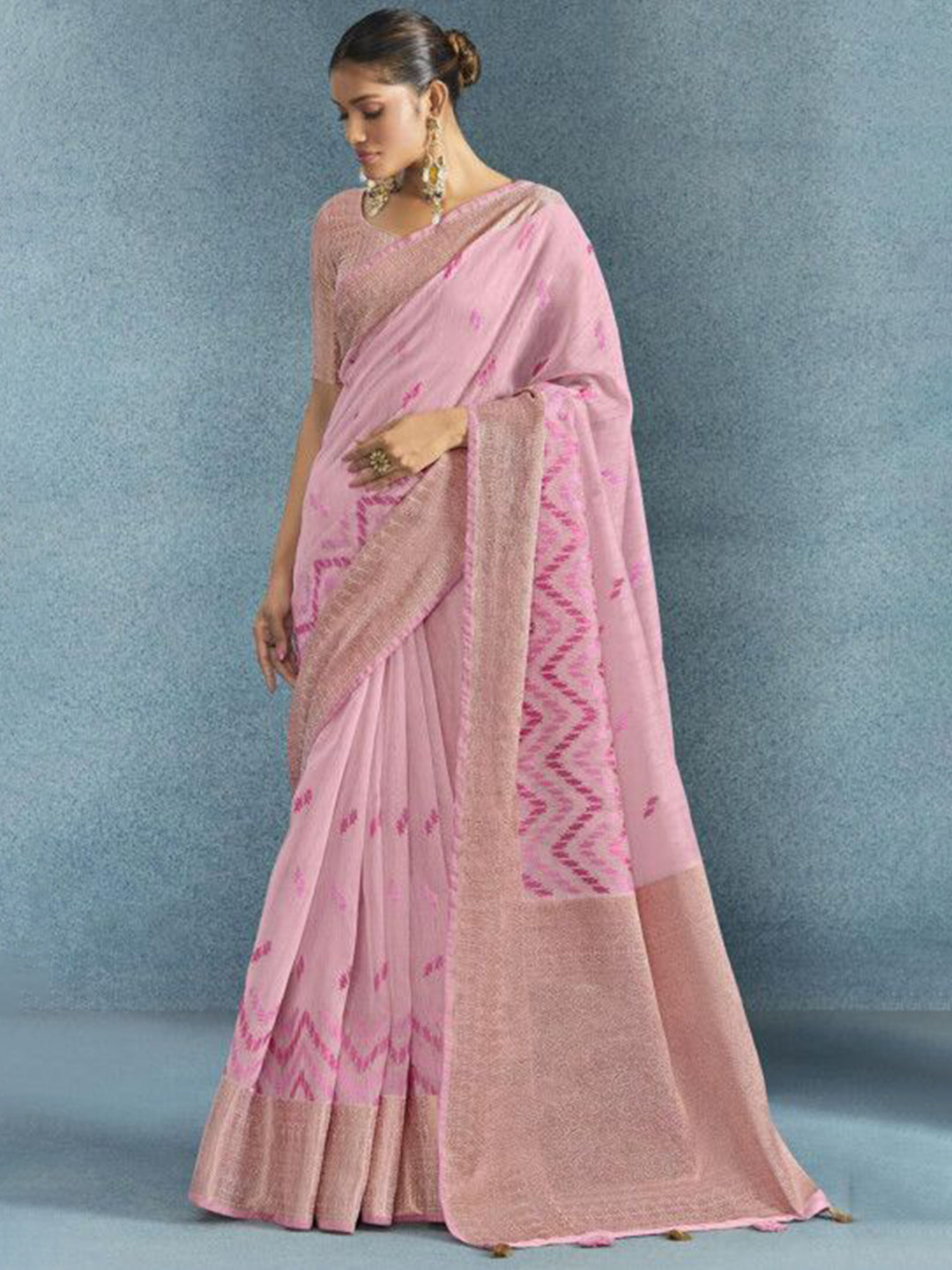 

MAHALASA Zig Zag Striped Pattern Zari Saree, Pink