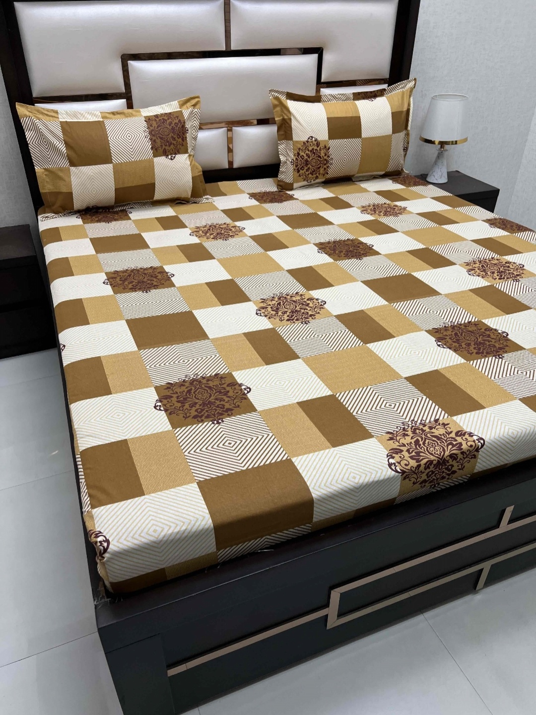 

Pure Decor Passion Brown Geometric Pure Cotton 210 TC Queen Bedsheet Set-2.29 m x 2.55 m