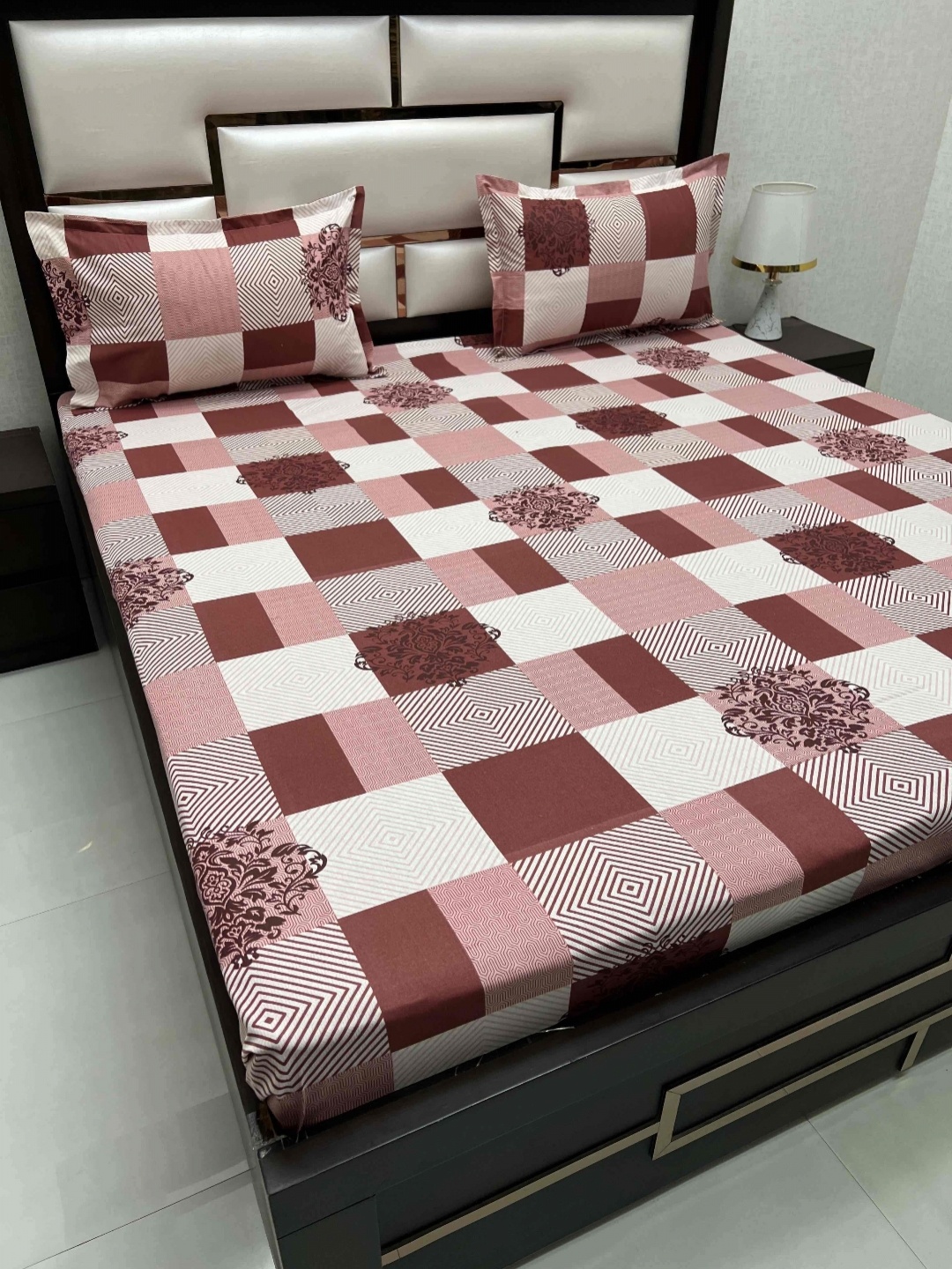 

Pure Decor Passion Maroon Geometric Printed Cotton 210 TC Queen Bedsheet Set 2.55 x 2.29m