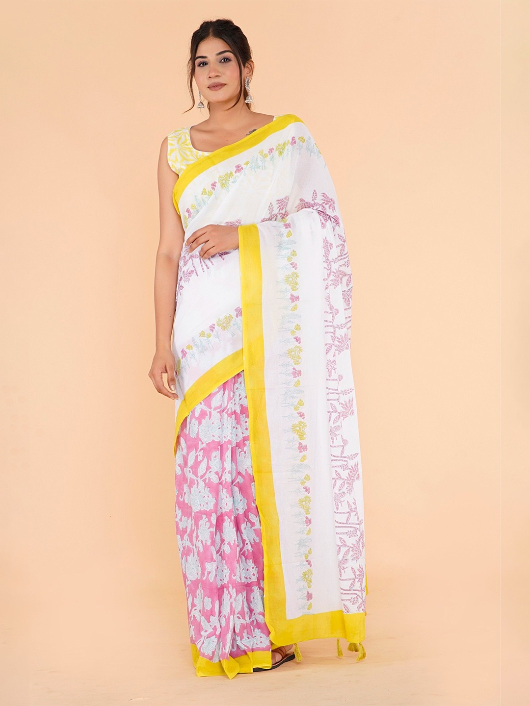 

Shivanya Handicrafts Floral Printed Pure Cotton Block Print Saree, White