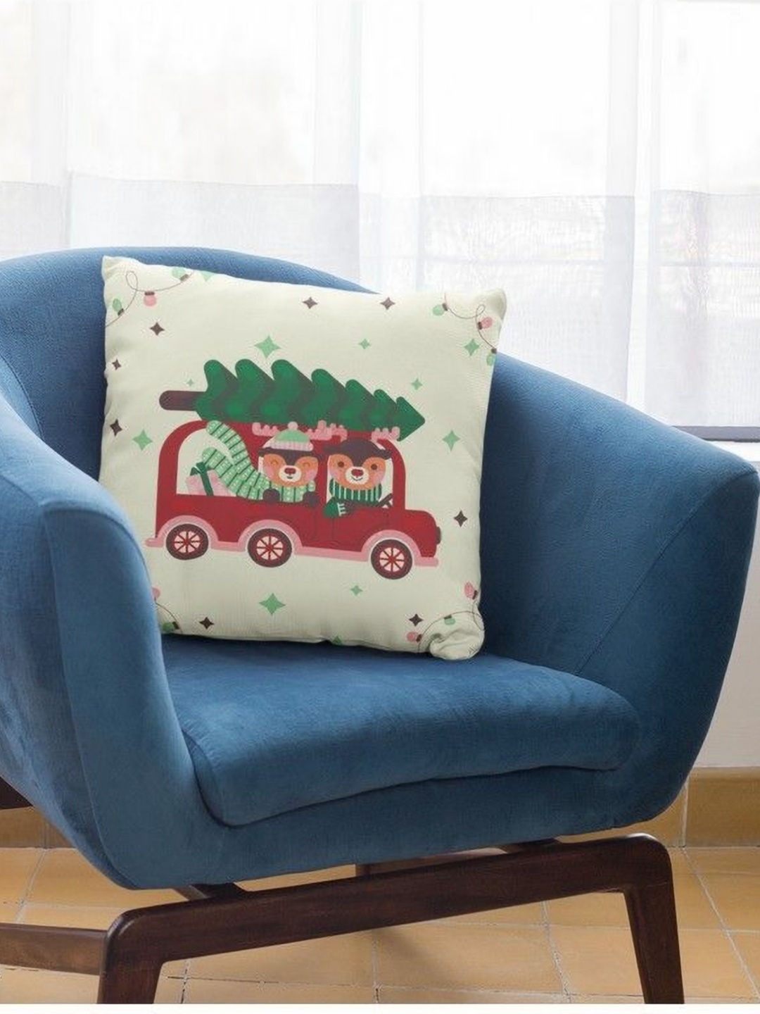 

THEYAYACAFE Cream-Coloured & Red Velvet Square Cushion Covers