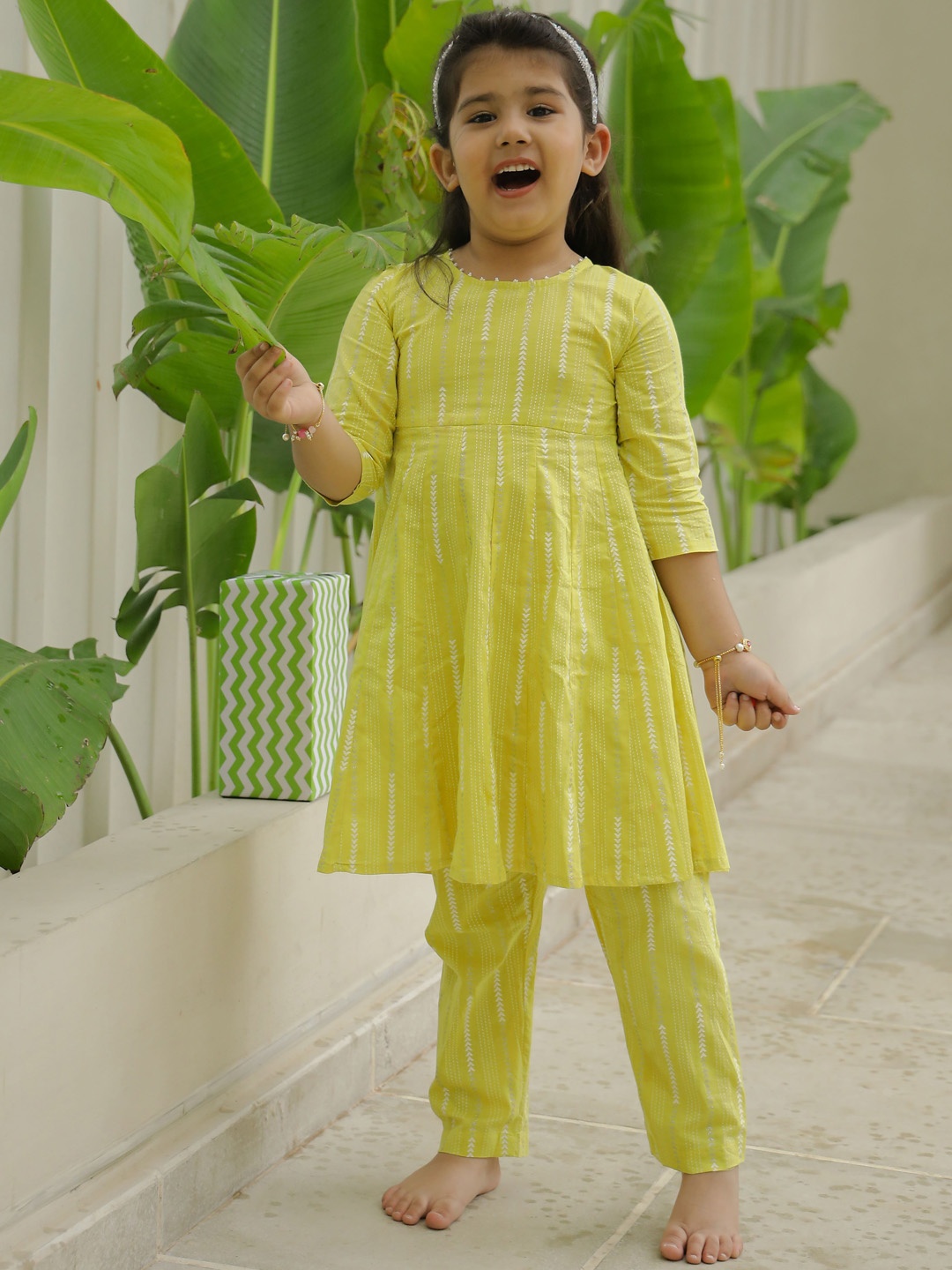 

Hoshi by A&T Girls Striped Regular Pure Cotton Anarkali Kurta with Trousers, Yellow