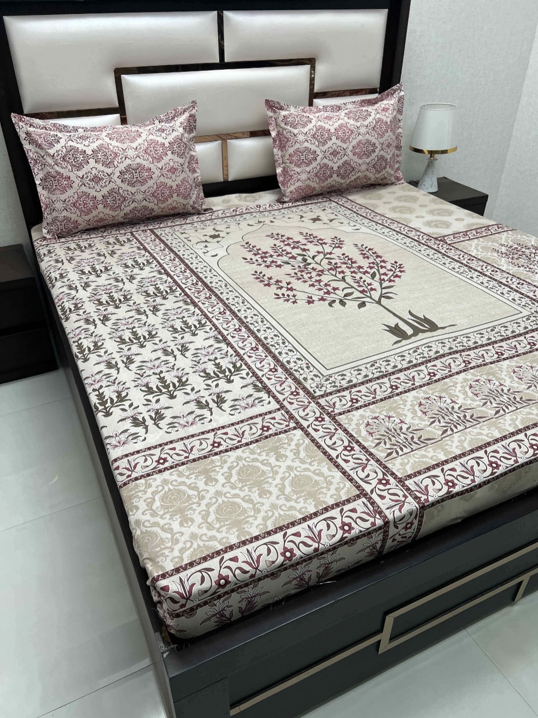 

Pure Decor Lifestyle Maroon 330 TC Pure Cotton King Bedsheet Set-2.74 m x 2.74 m