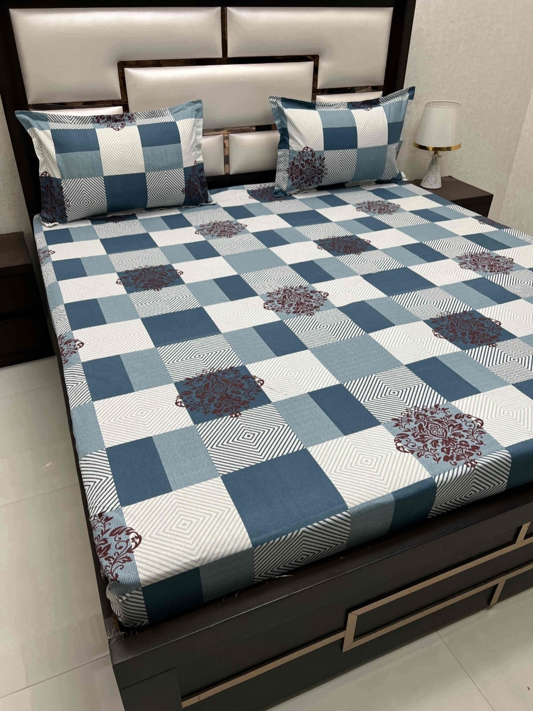 

Pure Decor Passion Green Geometric Pure Cotton 210 TC Queen Bedsheet Set-2.29 m x 2.55 m