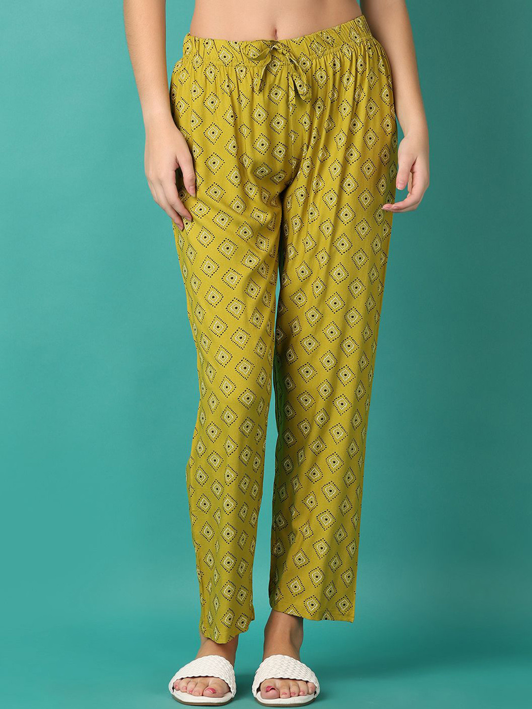 

V-Mart Women Printed Trousers, Green