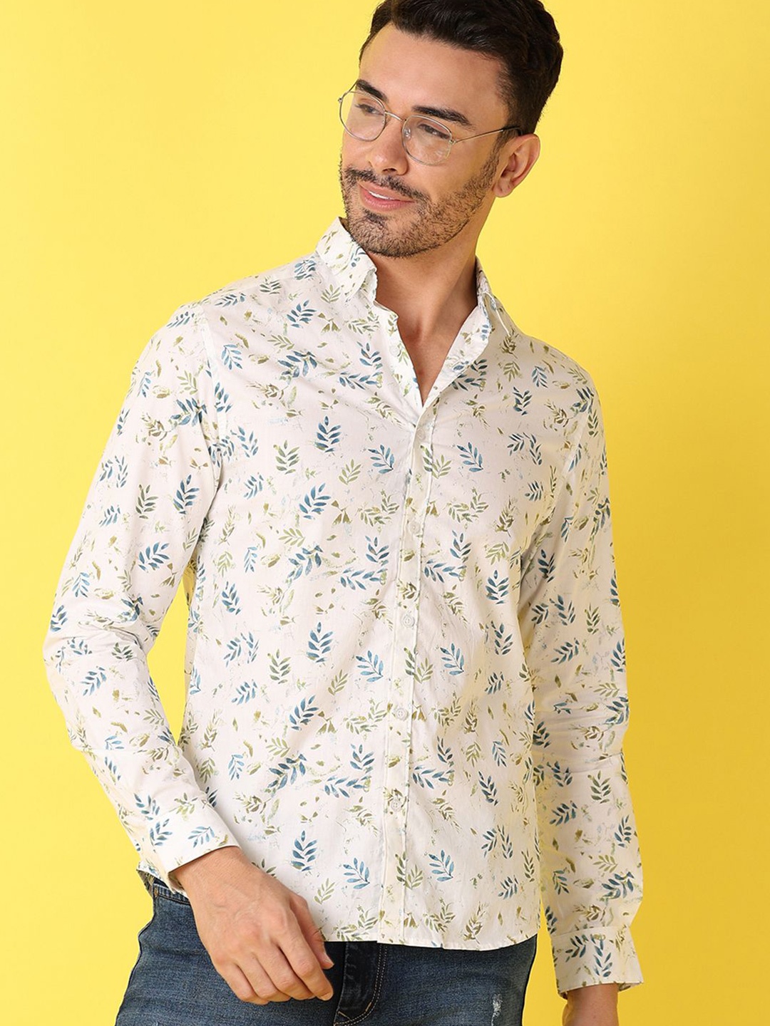 

V-Mart Men Spread Collar Floral Printed Cotton Casual Shirt, White