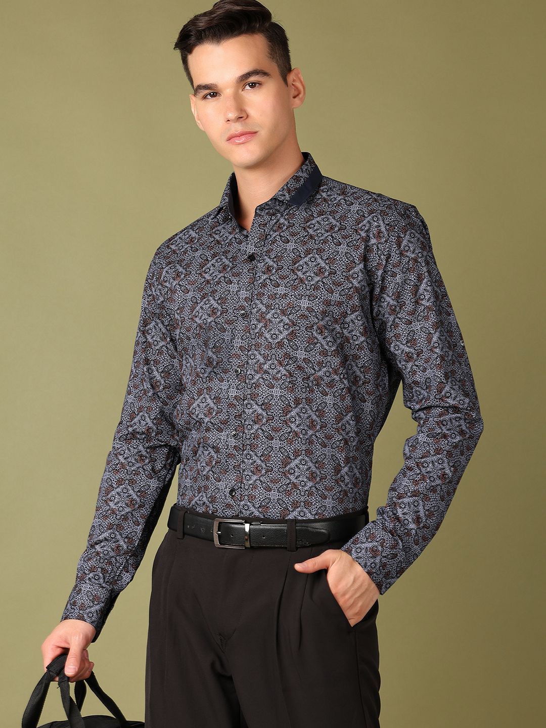 

V-Mart Men Spread Collar Ethnic Motifs Printed Satin Formal Shirt, Navy blue