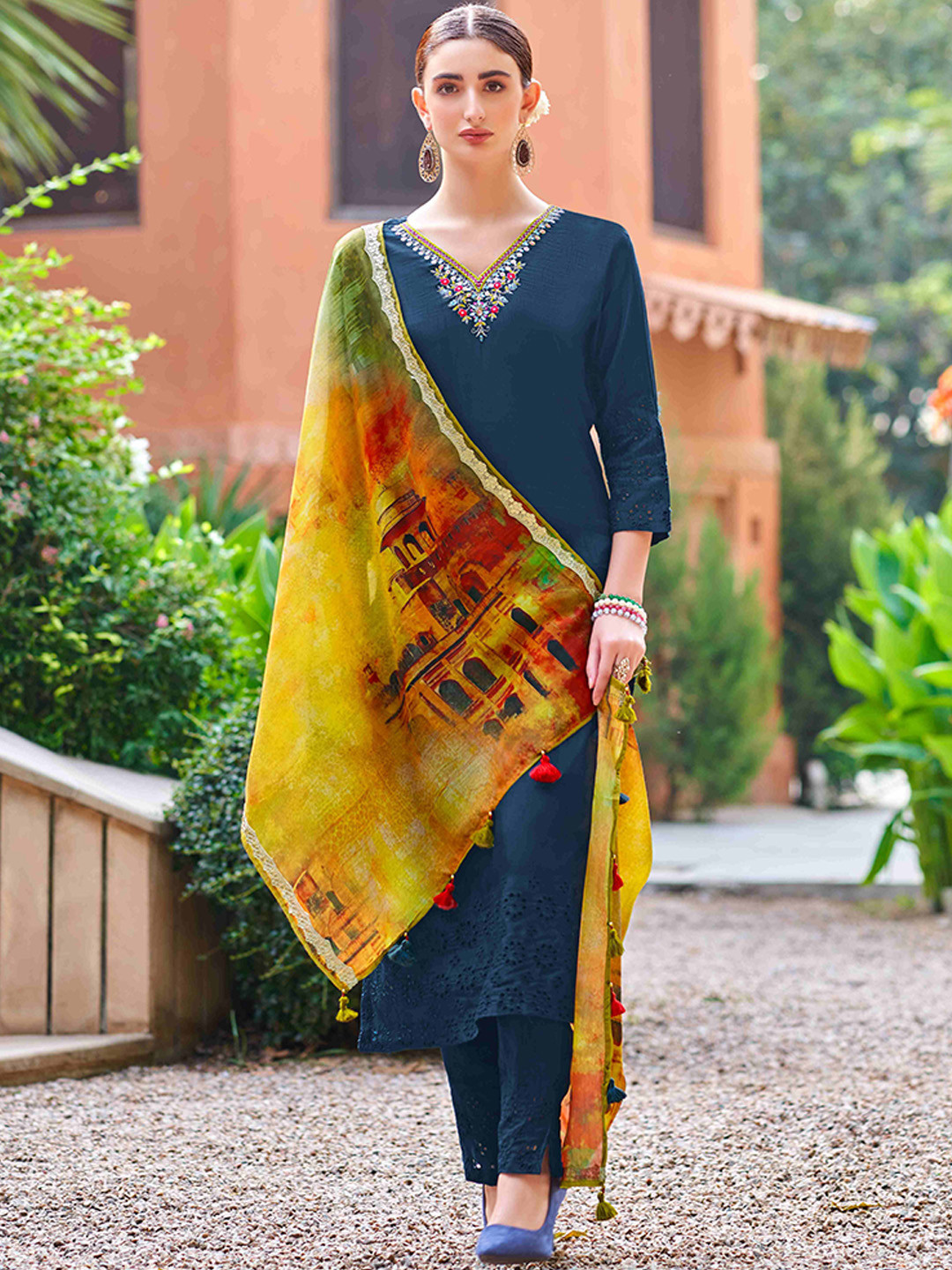 

MITTOO Floral Embroidered Thread Work Pure Silk Kurta With Trousers & Dupatta, Navy blue