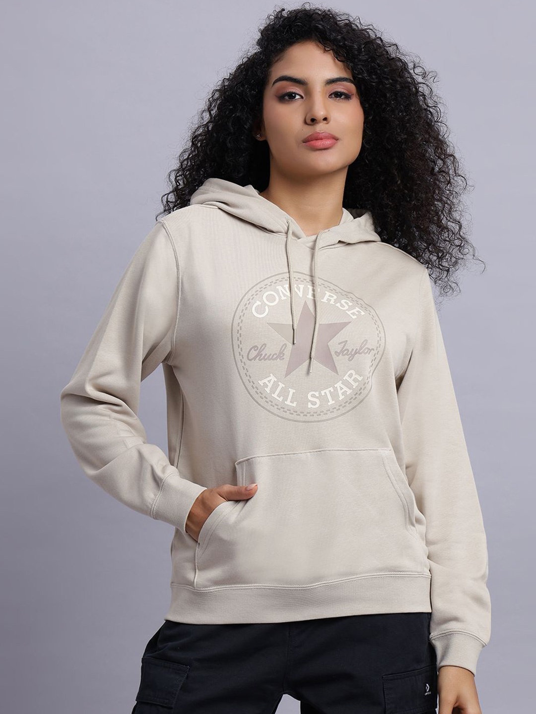

Converse Unisex Go-To All Star Patch Standard-Fit Pullover Hoodie, Beige