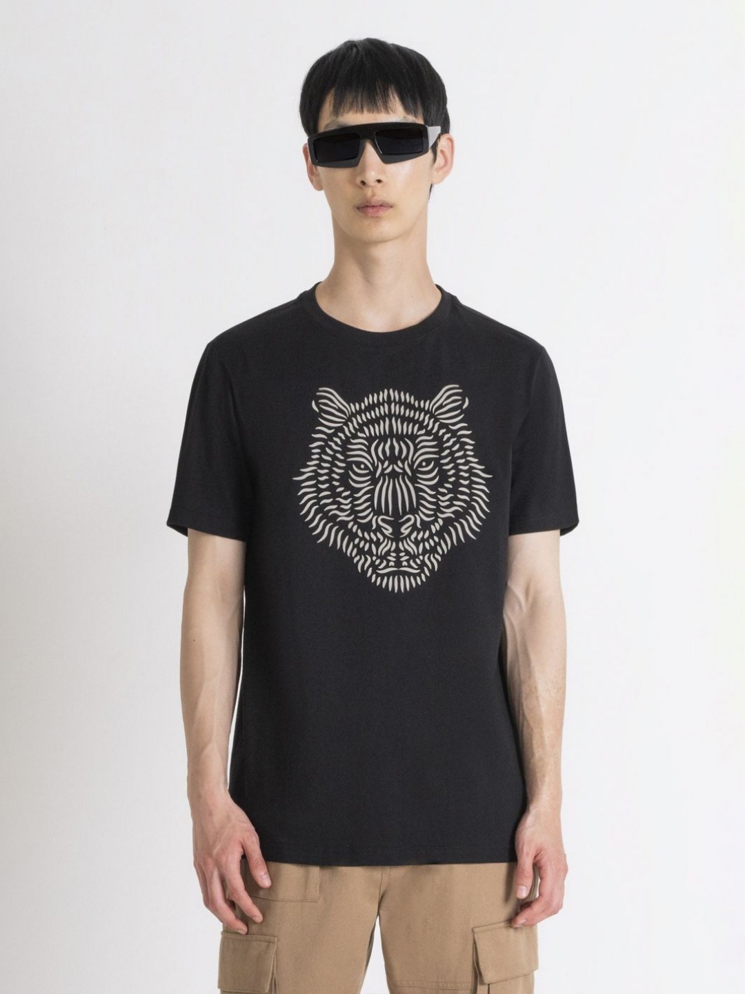 

Antony Morato Men Graphic Printed Round Neck Cotton T-shirt, Black