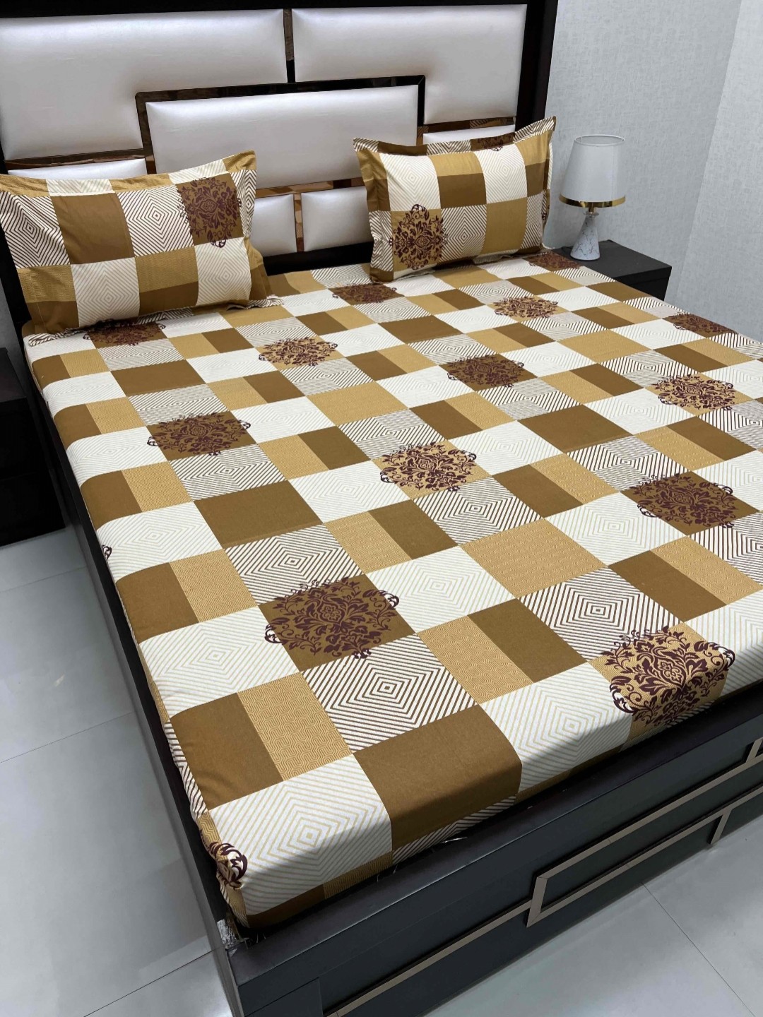 

Pure Decor Passion Brown Printed Pure Cotton 200 TC Queen Bedsheet Set 2.27 m x 2.53 m