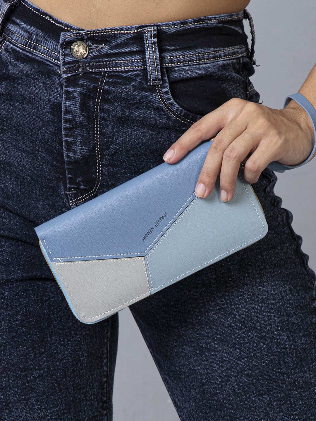 

Filauri Women Leather Zip Around Wallet, Blue
