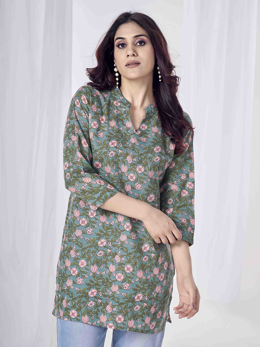 

SHOPGARB Women Floral Printed Pure Cotton Kurti, Green