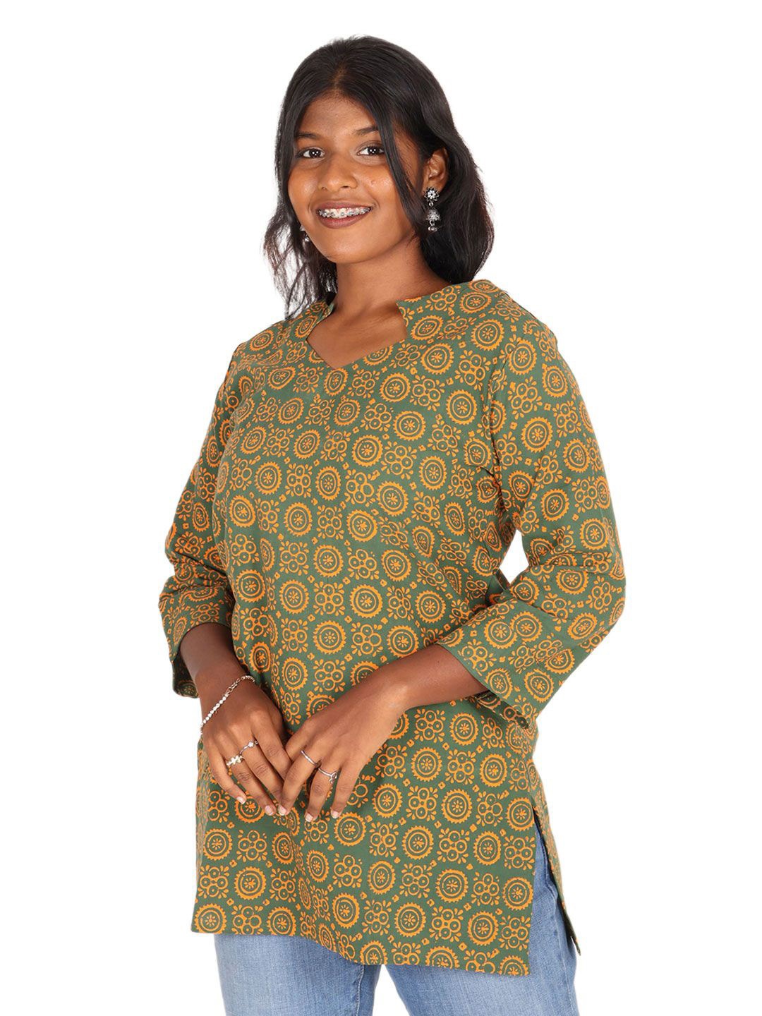 

Avishya Women Ethnic Motifs Printed Pure Cotton Kurti, Green