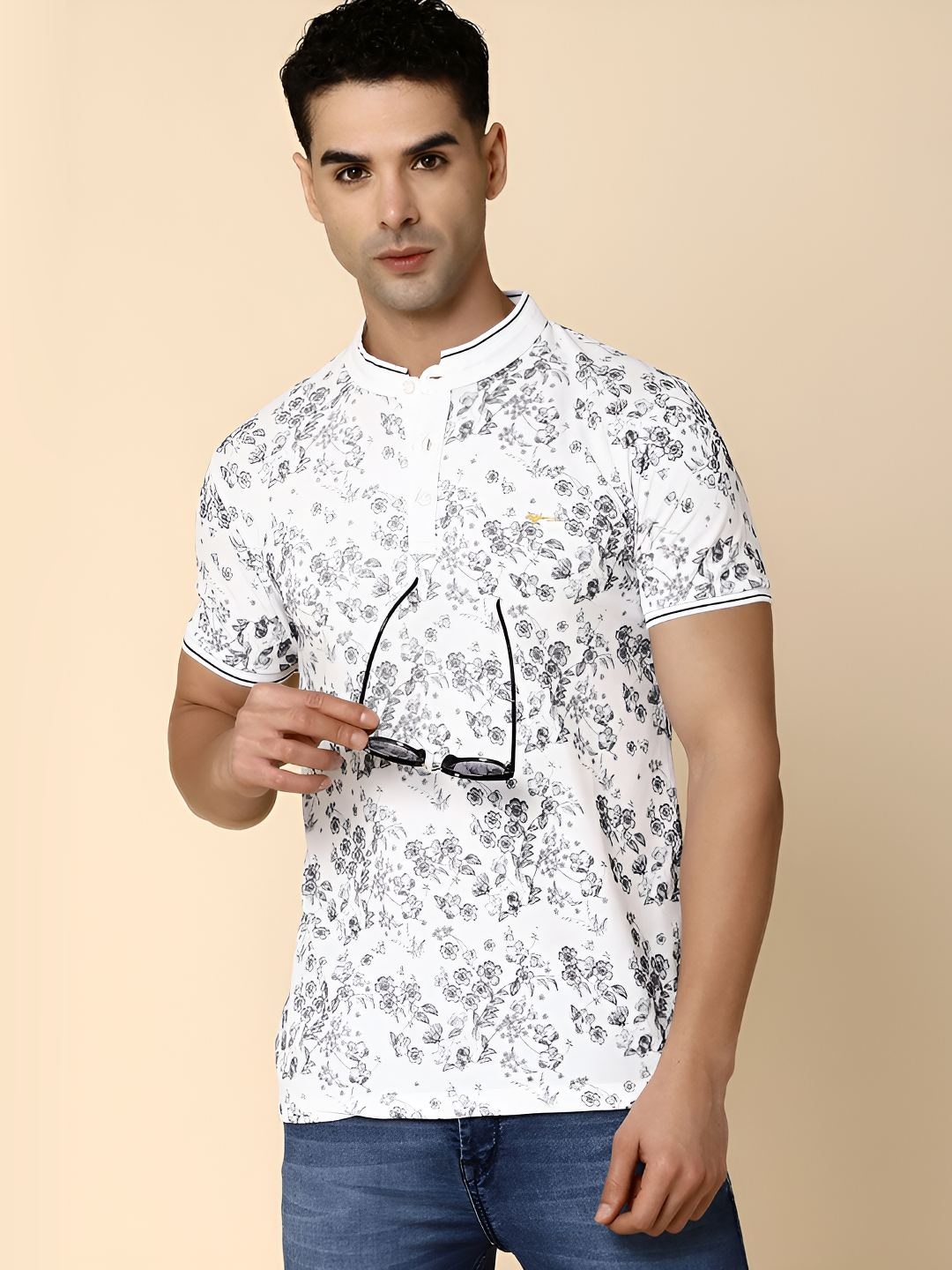 

V-Mart Men Floral Printed Mandarin Collar T-shirt, White